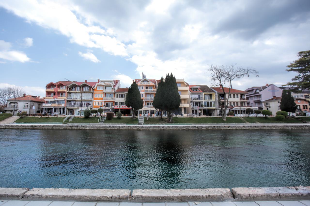 Art Theatre Caffe Hotel Struga Exteriör bild