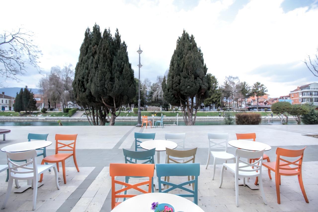 Art Theatre Caffe Hotel Struga Exteriör bild