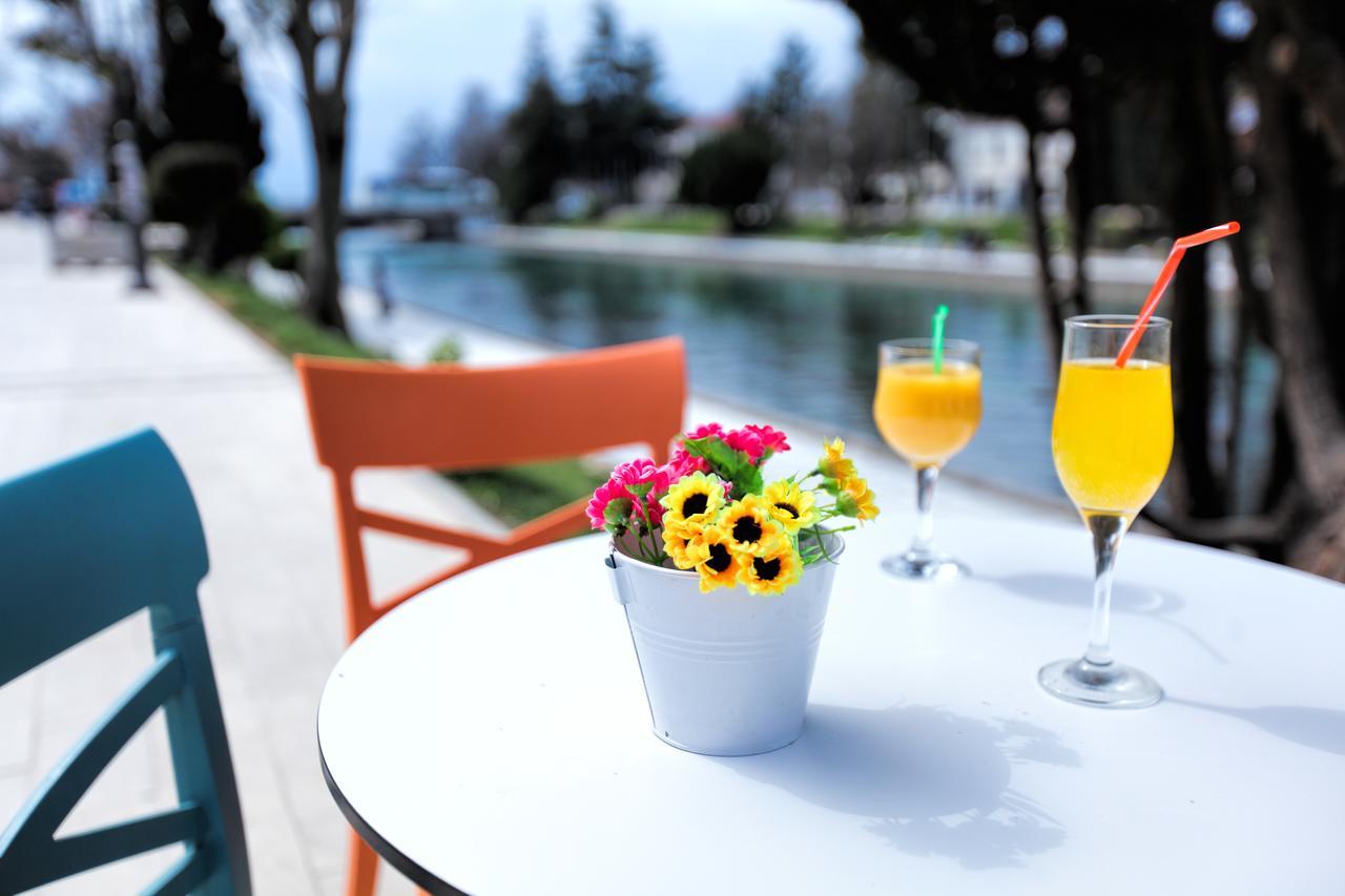 Art Theatre Caffe Hotel Struga Exteriör bild