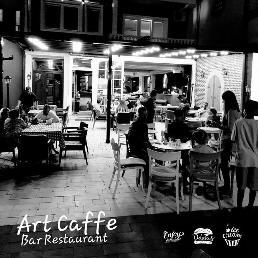 Art Theatre Caffe Hotel Struga Exteriör bild